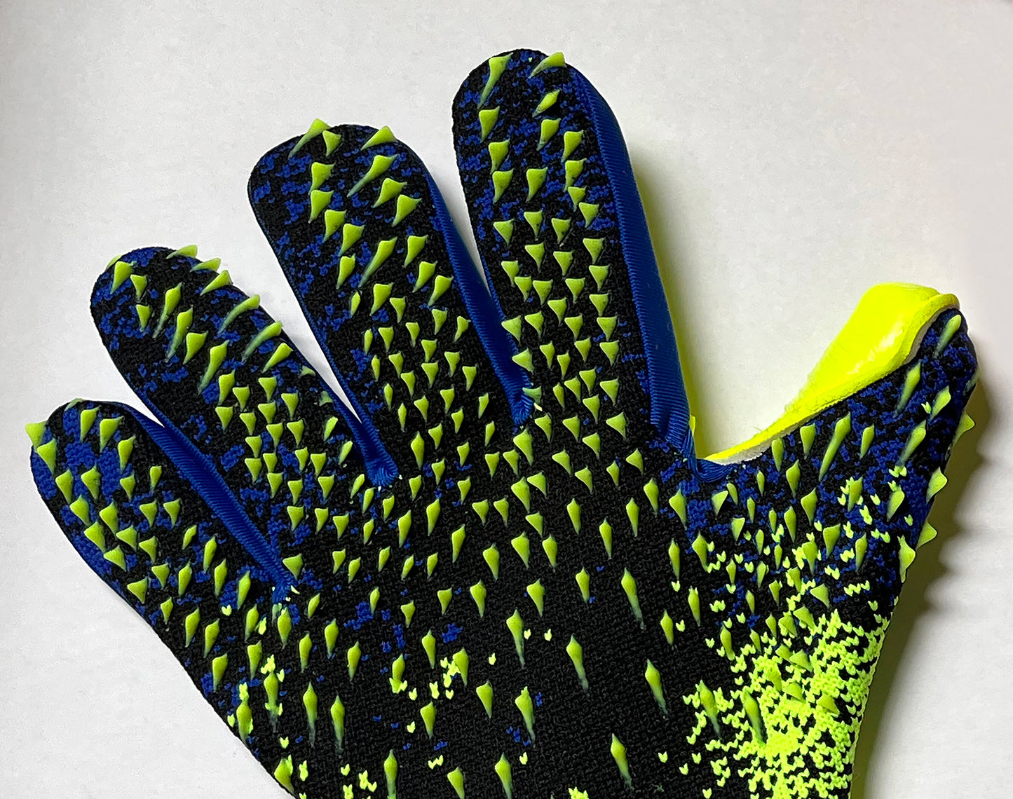 Soccer Goalkeeper Gloves – Professional Grip Goalie Gloves