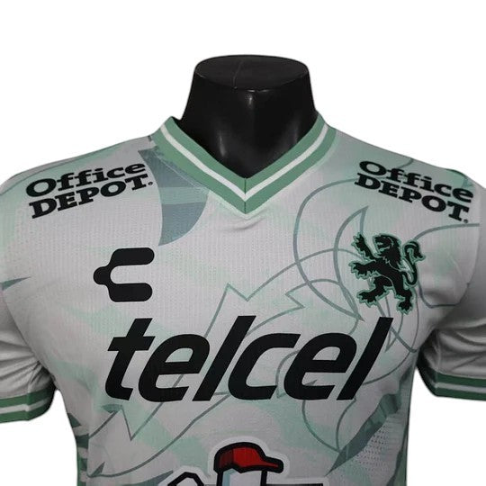 GOATkitz Club León 2025-26 player version away jersey in white with green accents. Features Telcel and Office Depot logos.