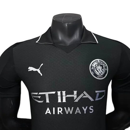 GOATkitz Manchester City 2025-26 black long sleeve player version jersey with Etihad Airways sponsor and customizable options.