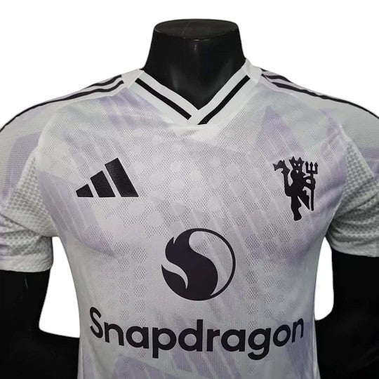 GOATkitz Manchester United 2025-26 white player version away jersey with black Adidas logo and team crest. Features Snapdragon sponsor.
