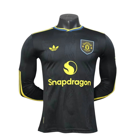 GOATkitz Manchester United 2025-26 black long sleeve player version jersey with yellow trim and Snapdragon logo.