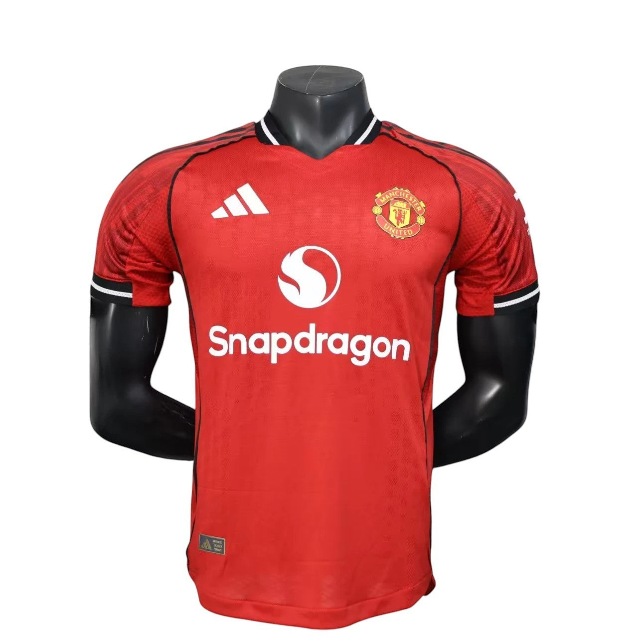GOATkitz Manchester United 2025-26 red player version football jersey with Snapdragon logo and customizable options.